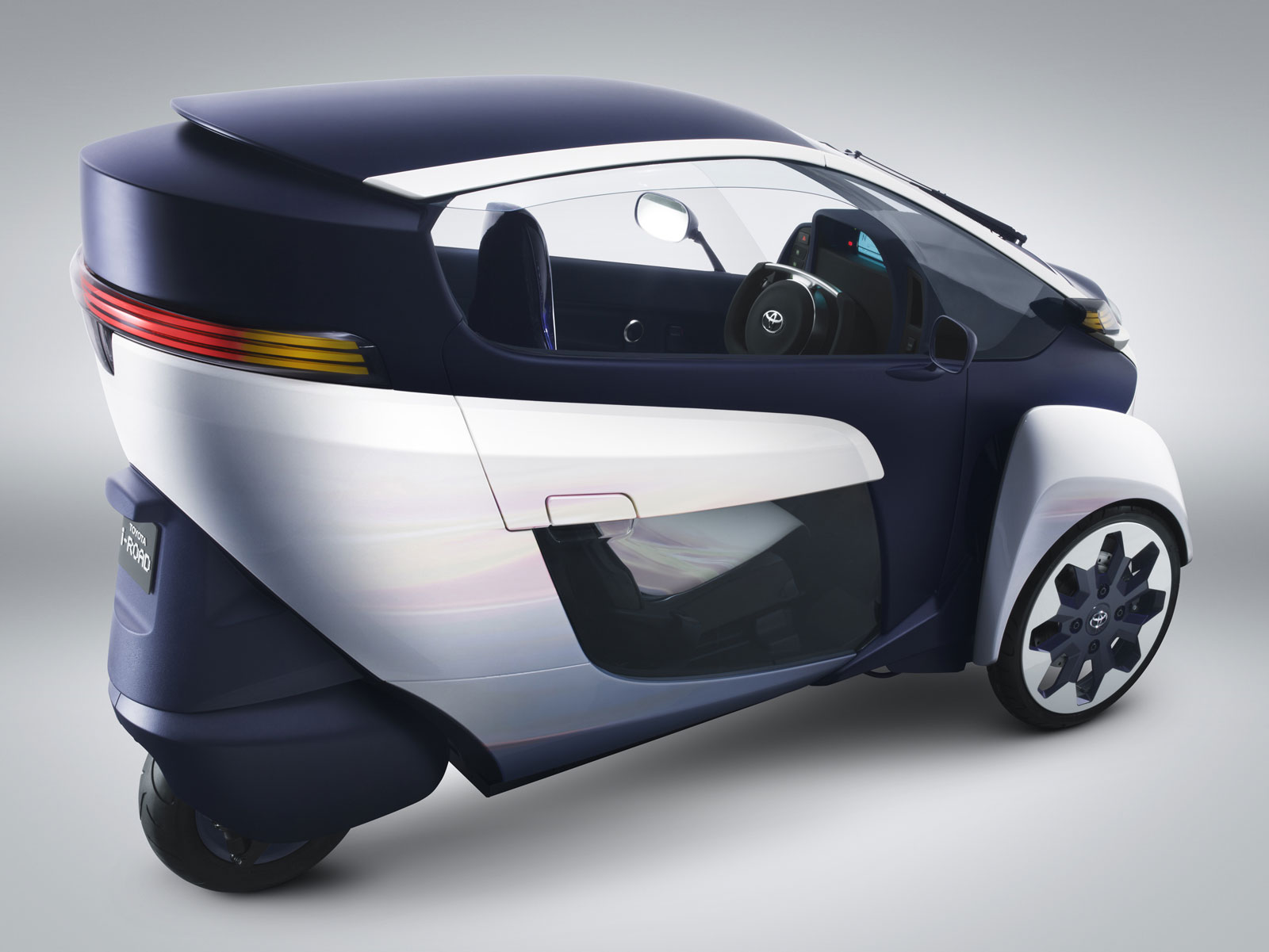 Toyota i-Road, 2013