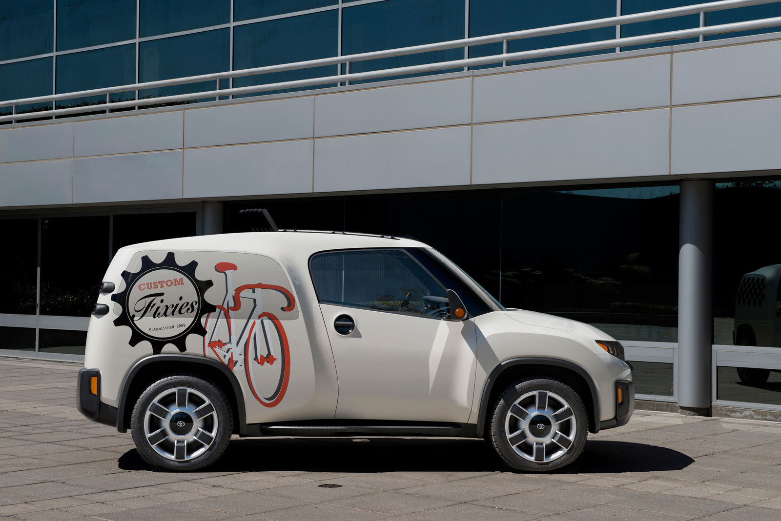 Toyota Urban Utility, 2014
