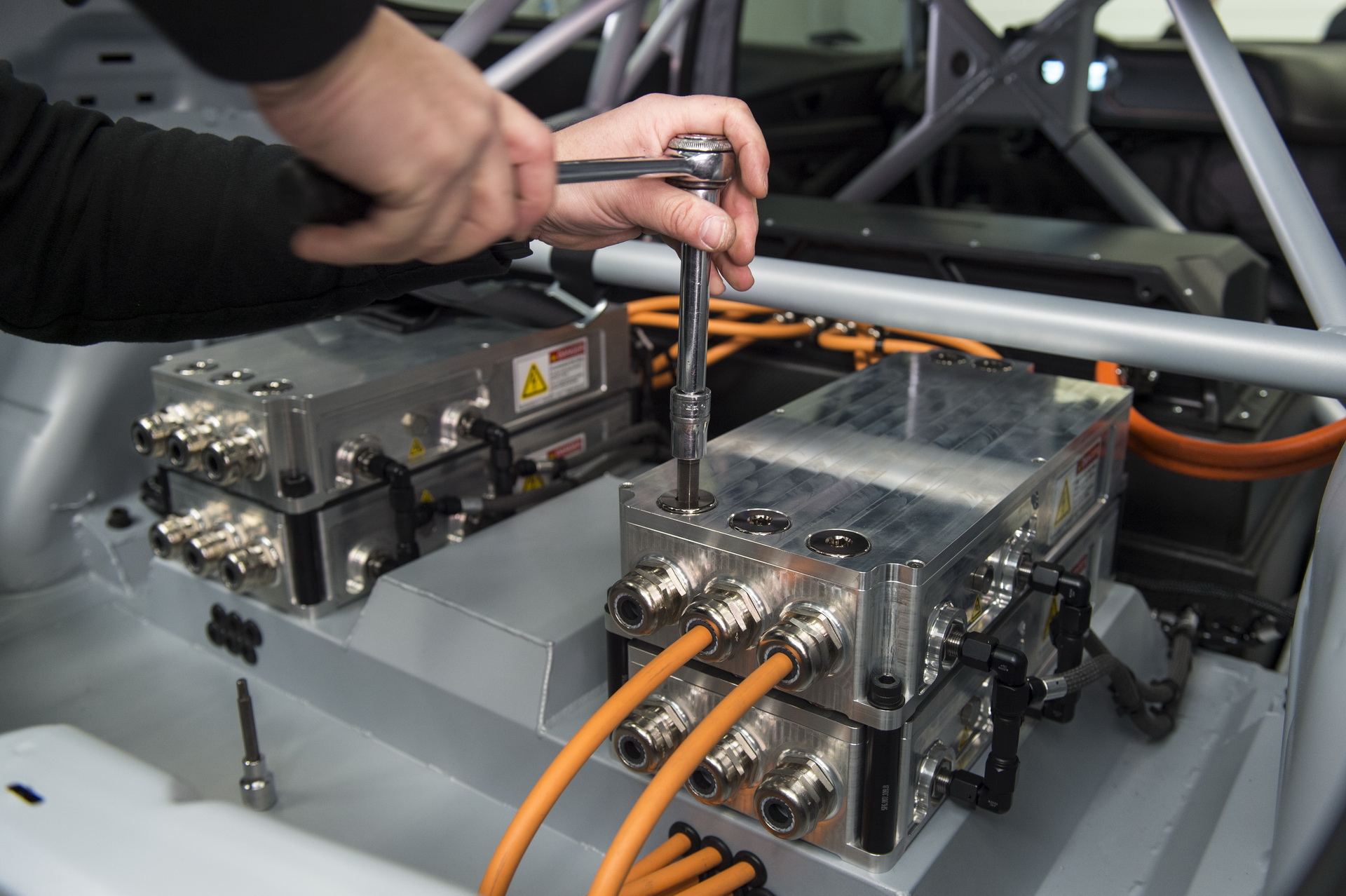 The engines are connected to the battery