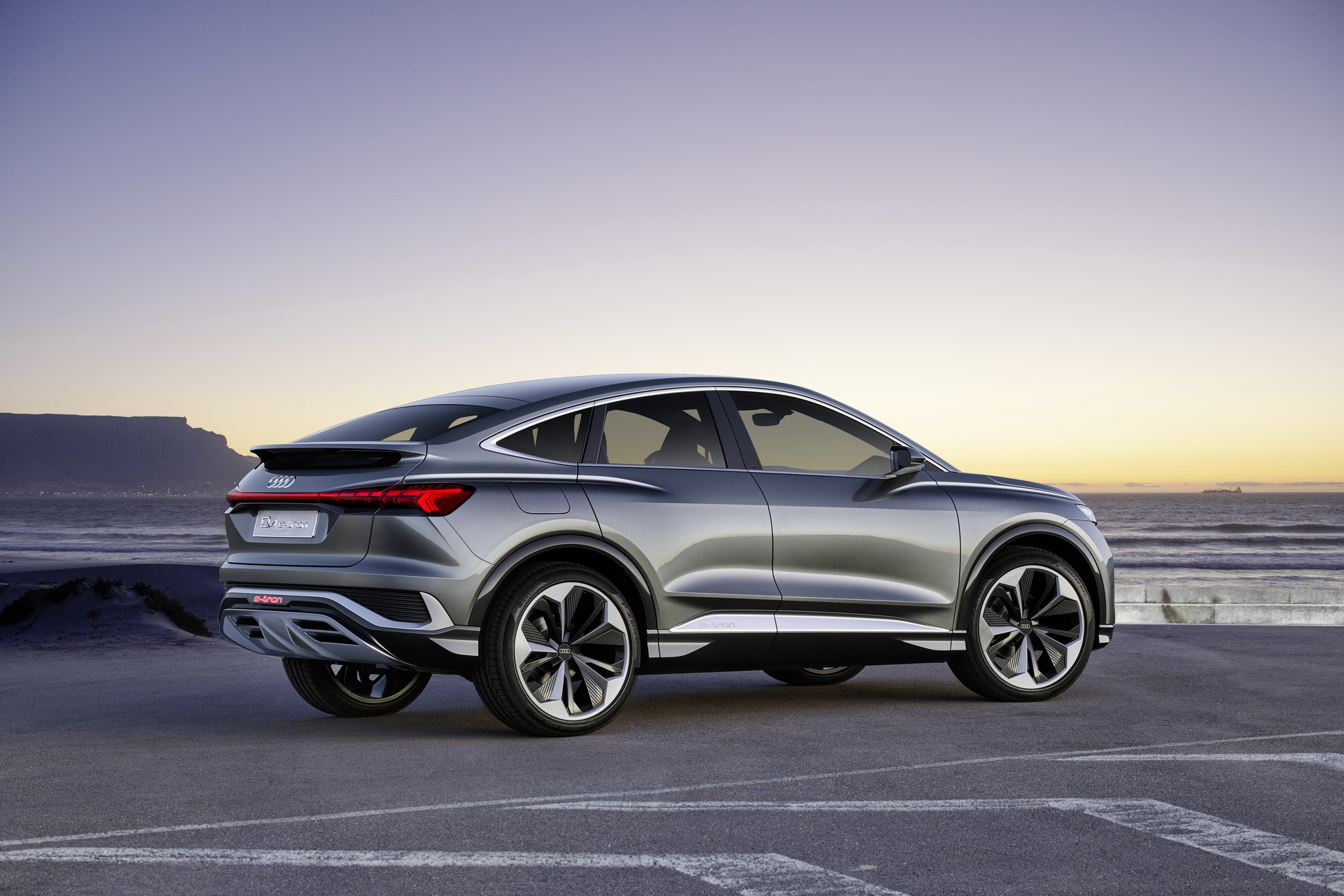 Audi Q4 Sportback e-tron Concept, 2020