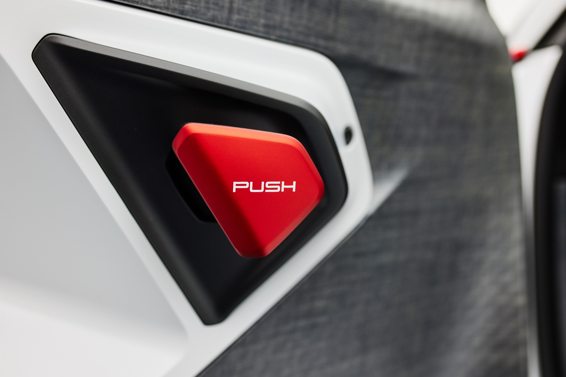Porsche Mission R, 2021 – Interior