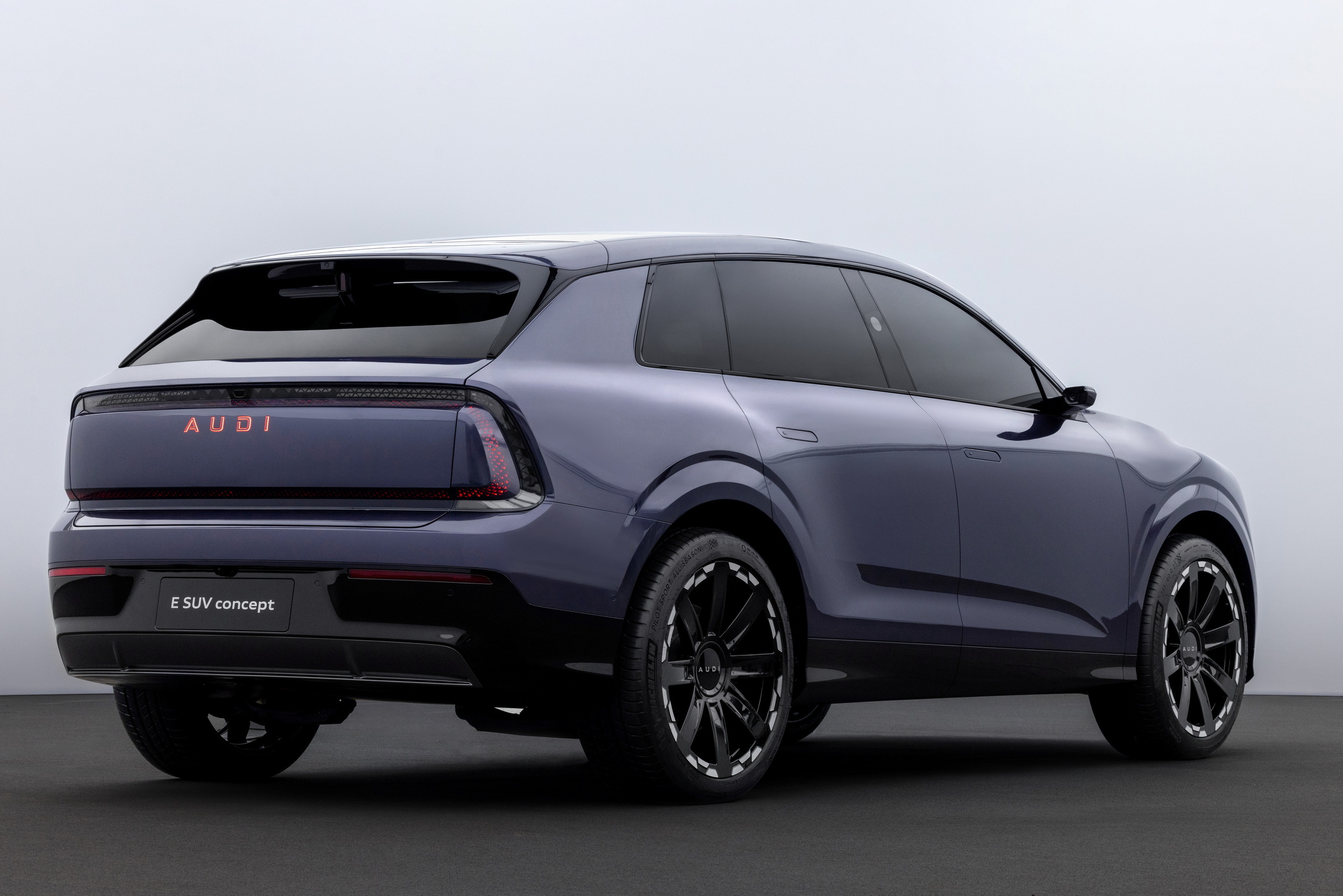 AUDI E SUV concept, 2025