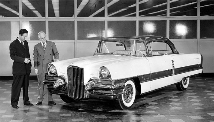 Dick Teague showing off the Packard Request. Photo courtesy Amelia Island Concours.