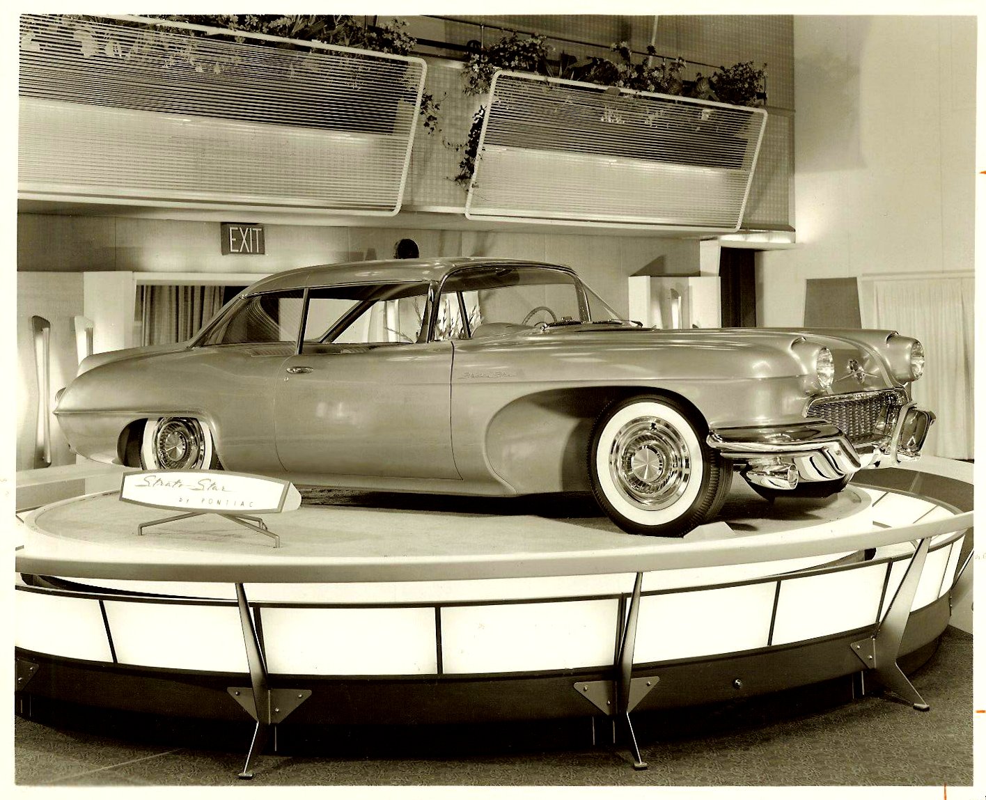 Pontiac Strato-Star, 1955 - on display at the Waldorf Astoria