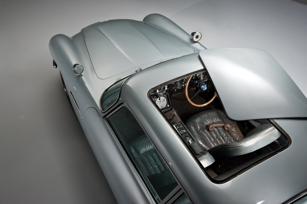 Aston Martin DB5 (1964): James Bond