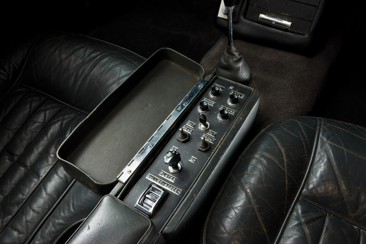 Aston Martin DB5 (1964): James Bond