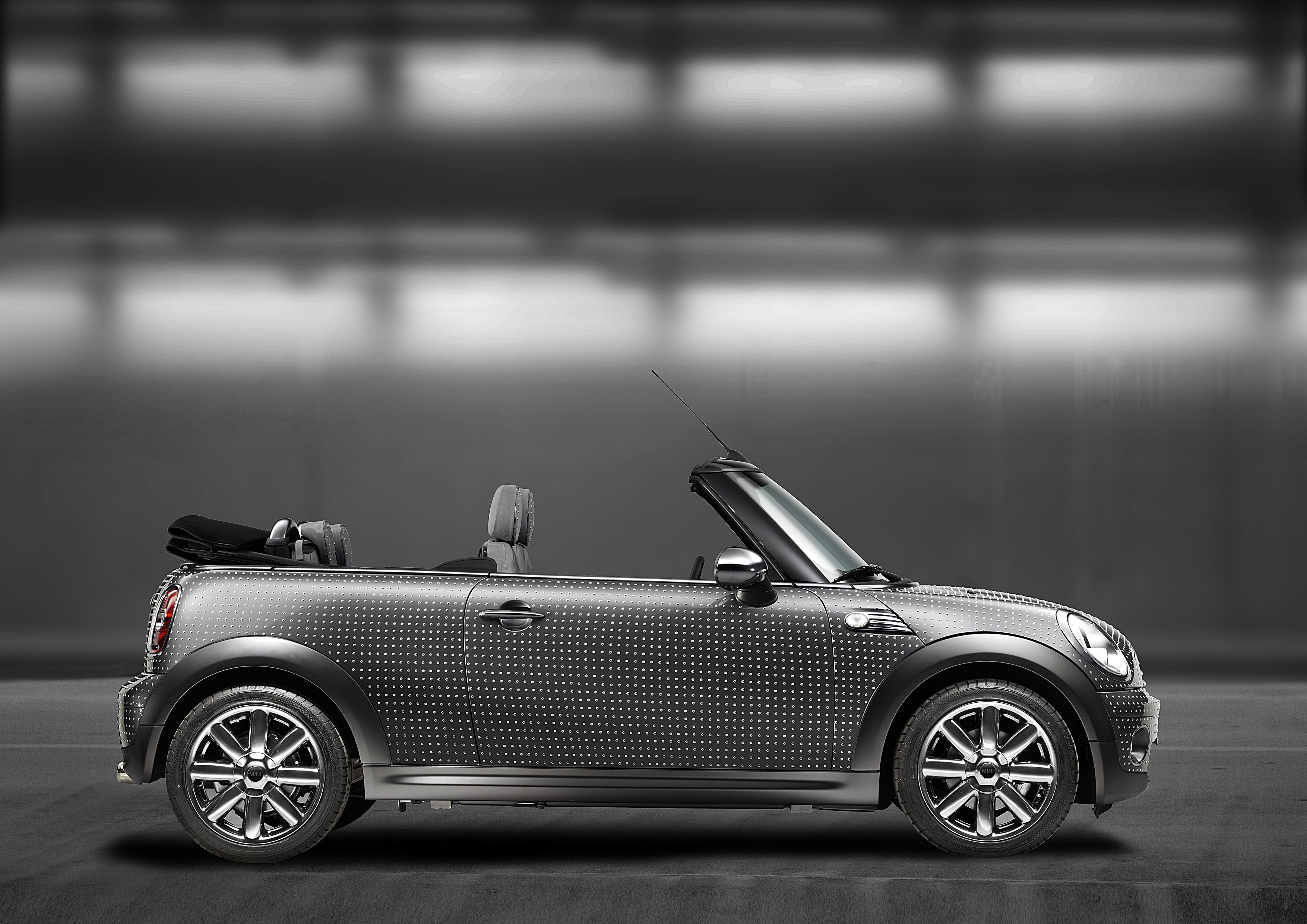 Life Ball Mini Convertible (2010): Кеннет Коул