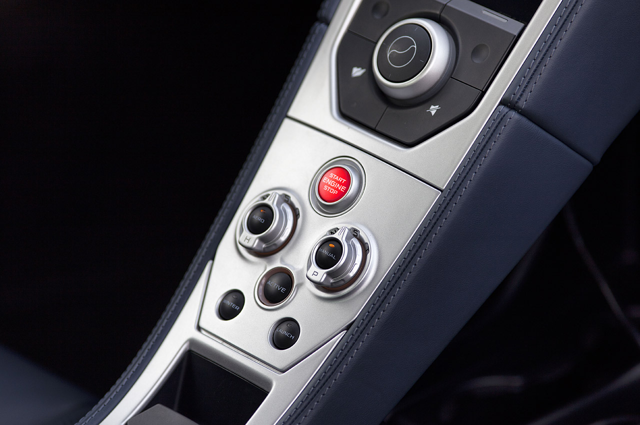 McLaren MP4-12C (2012) - Center console