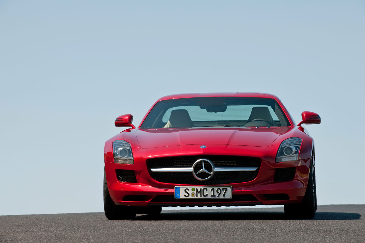Mercedes-Benz SLS AMG (2010): Крыло чайки