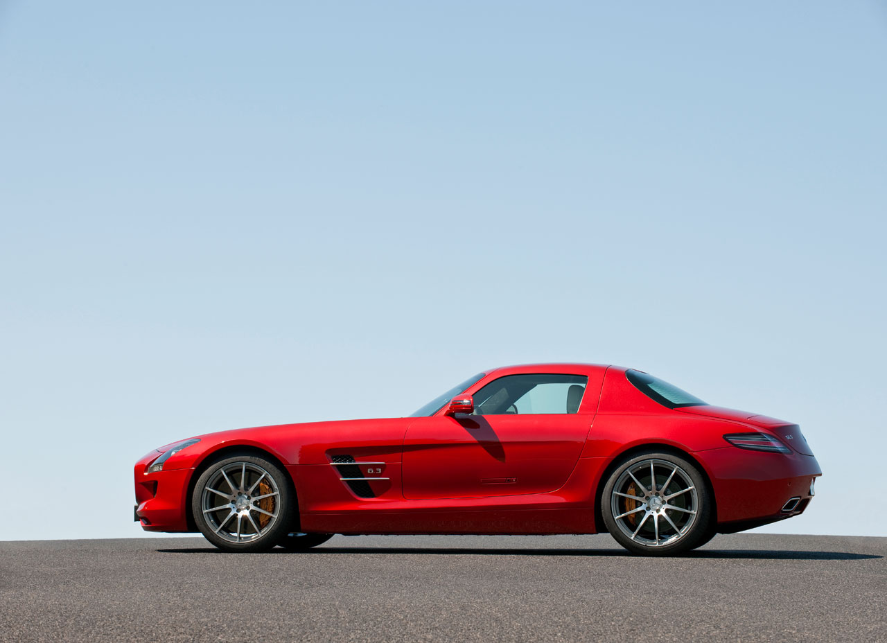Mercedes-Benz SLS AMG (2010): Крыло чайки