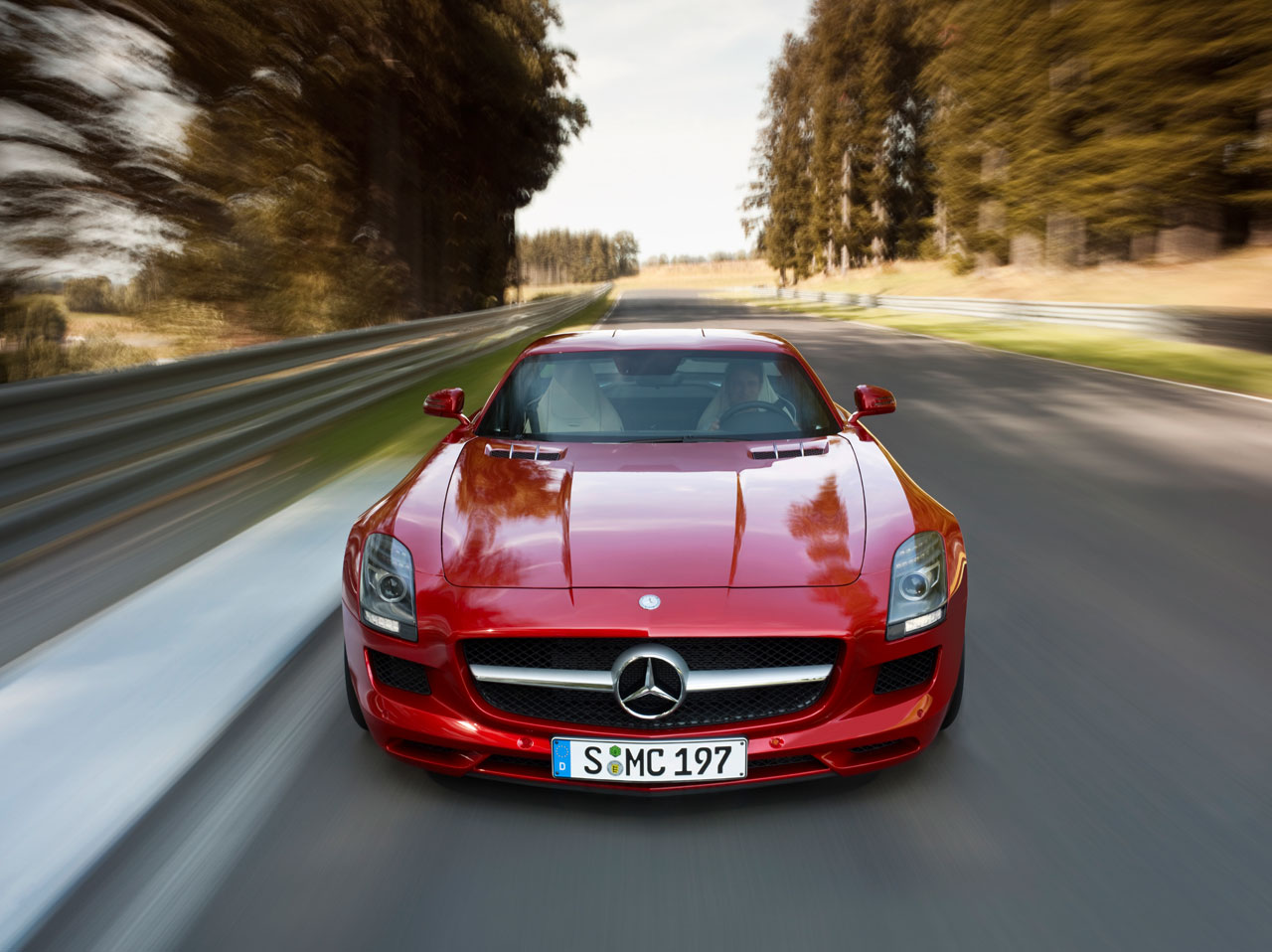 Mercedes-Benz SLS AMG (2010): Крыло чайки