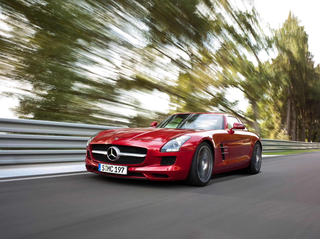 Mercedes-Benz SLS AMG (2010): Крыло чайки