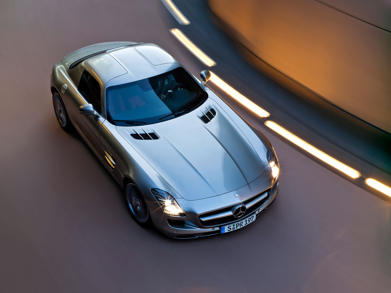 Mercedes-Benz SLS AMG (2010): Крыло чайки
