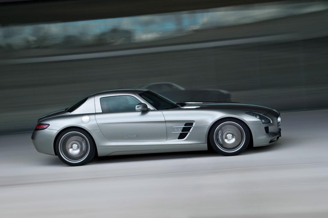 Mercedes-Benz SLS AMG (2010): Крыло чайки