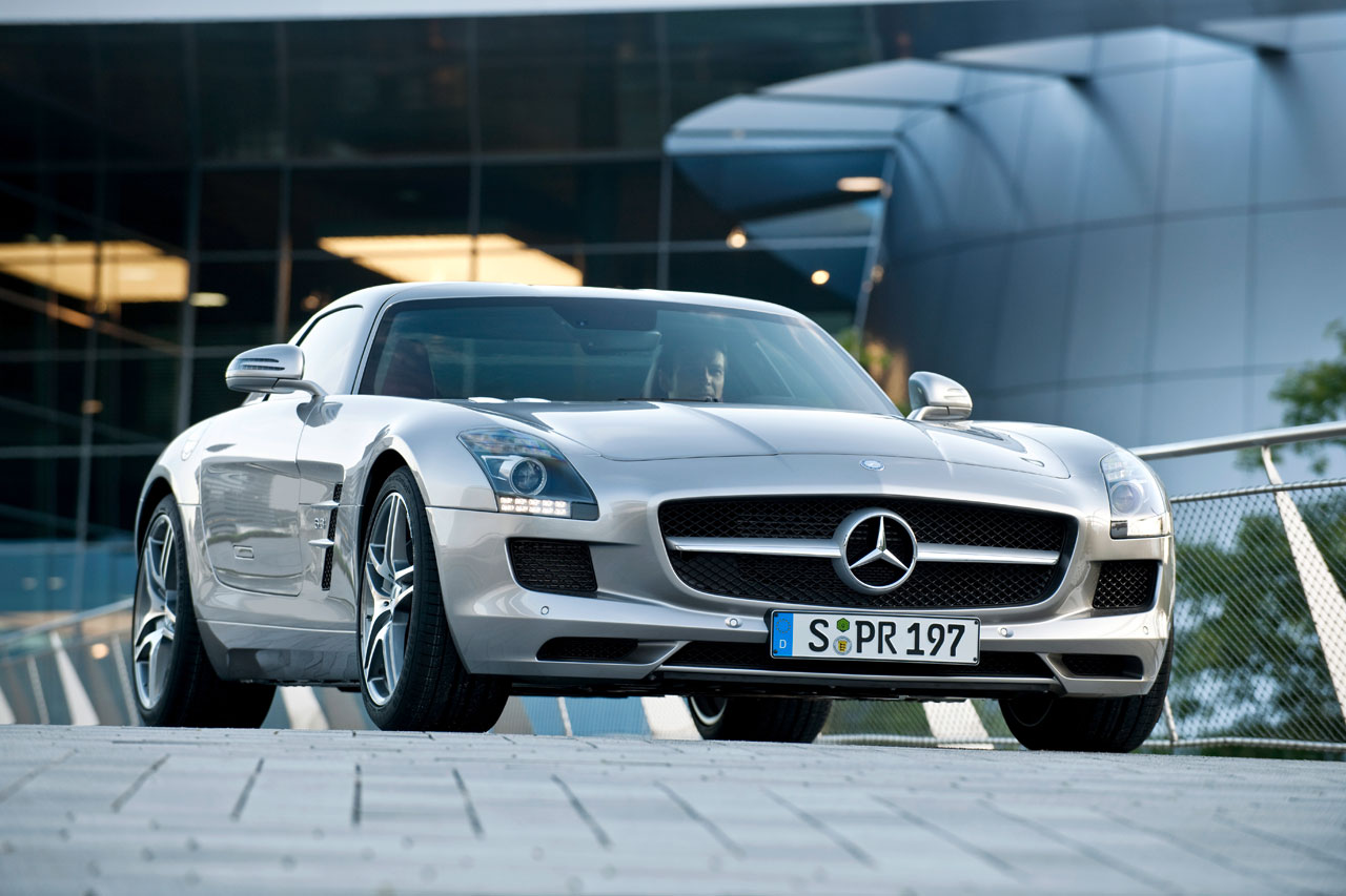 Mercedes-Benz SLS AMG (2010): Крыло чайки