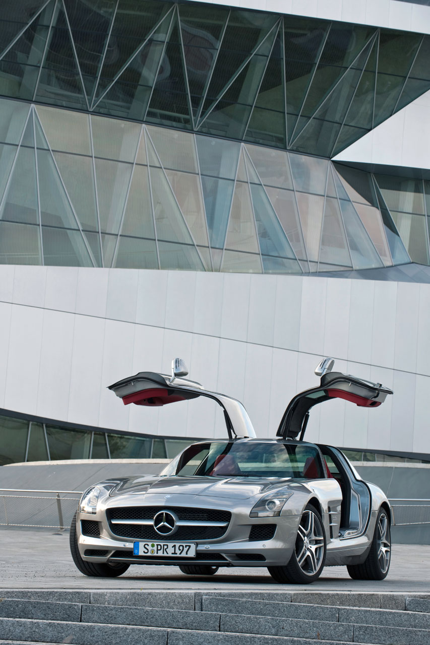 Mercedes-Benz SLS AMG (2010): Крыло чайки