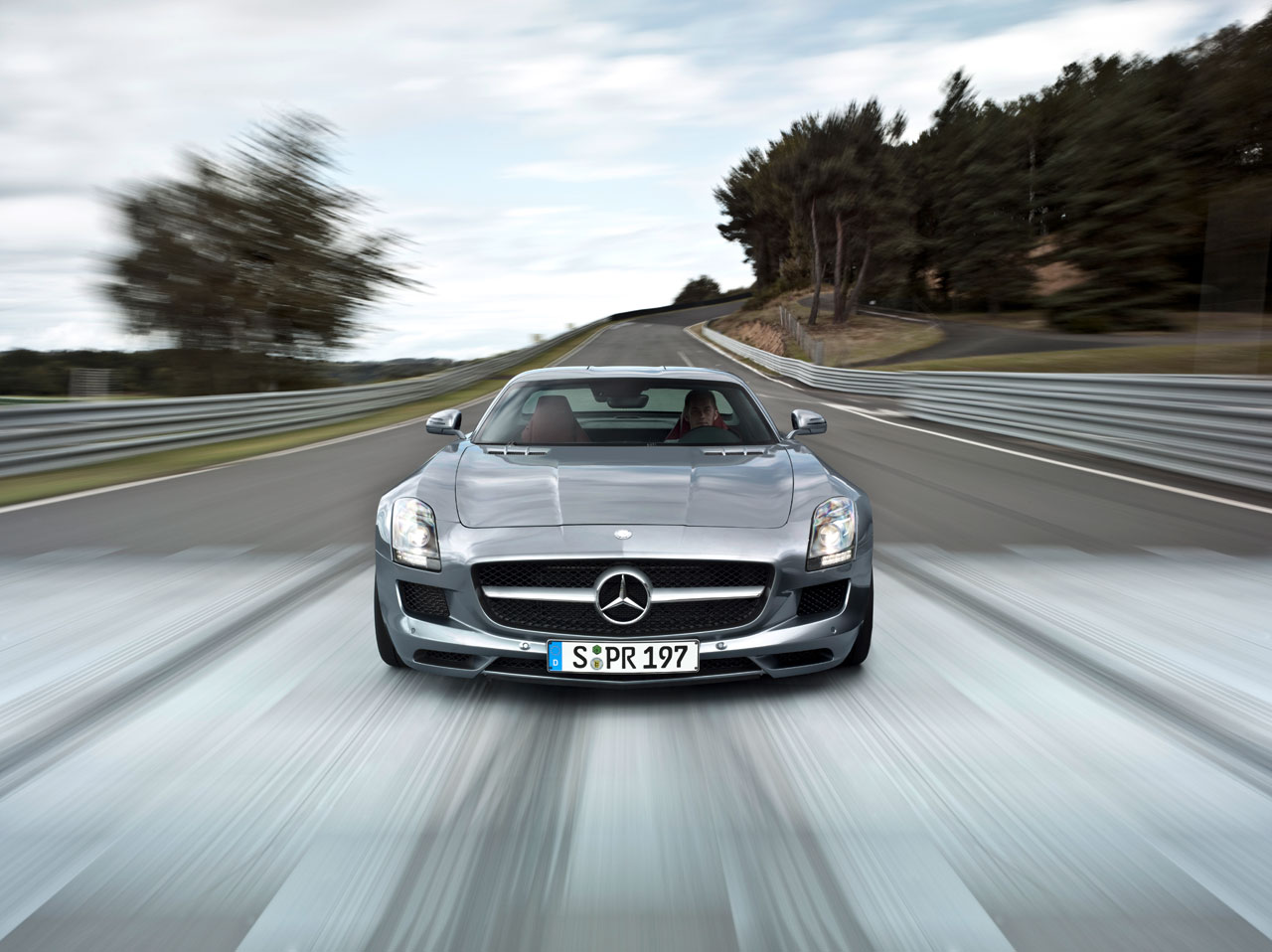 Mercedes-Benz SLS AMG (2010): Крыло чайки