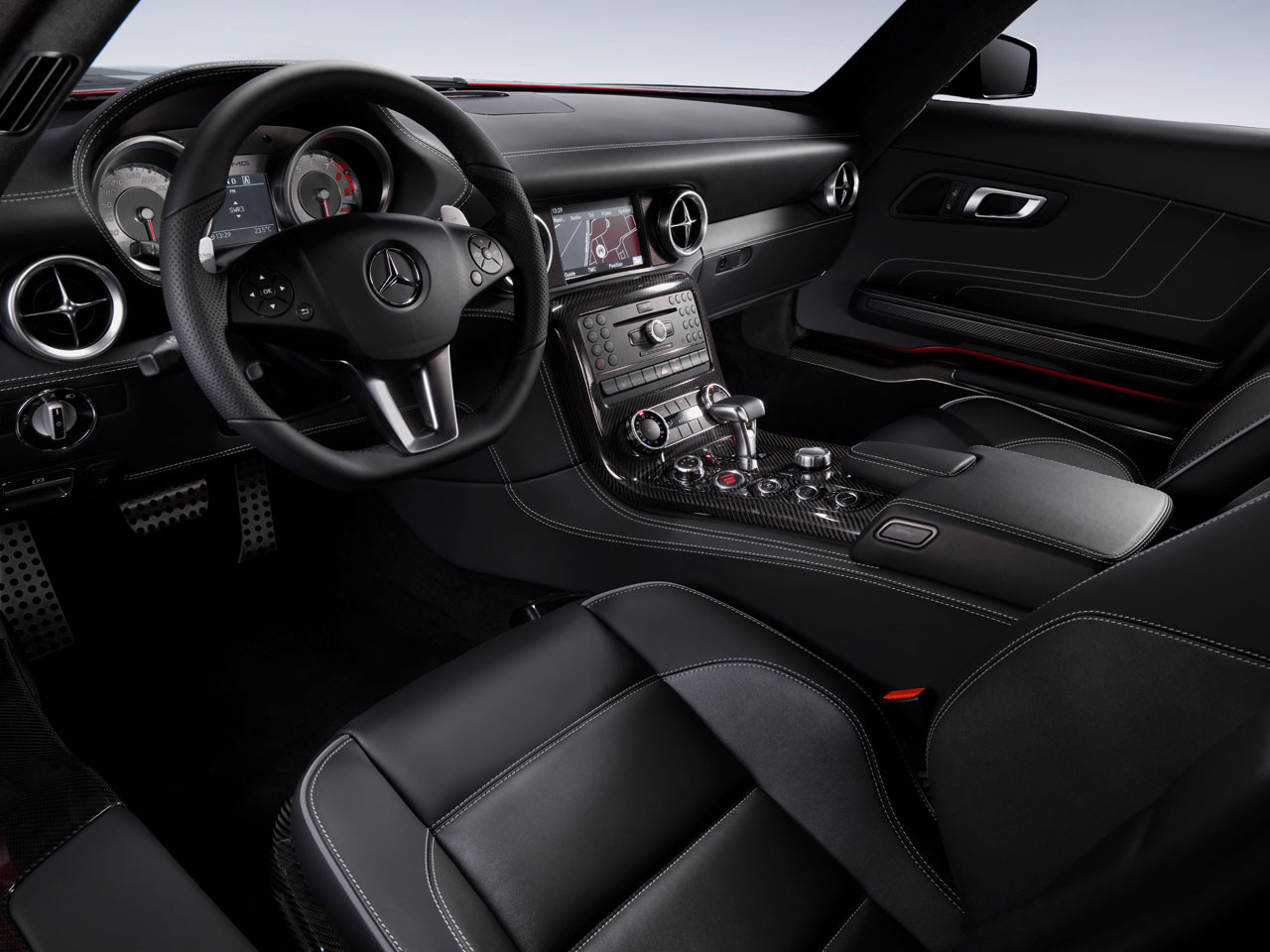 Mercedes-Benz SLS AMG (2010): Крыло чайки