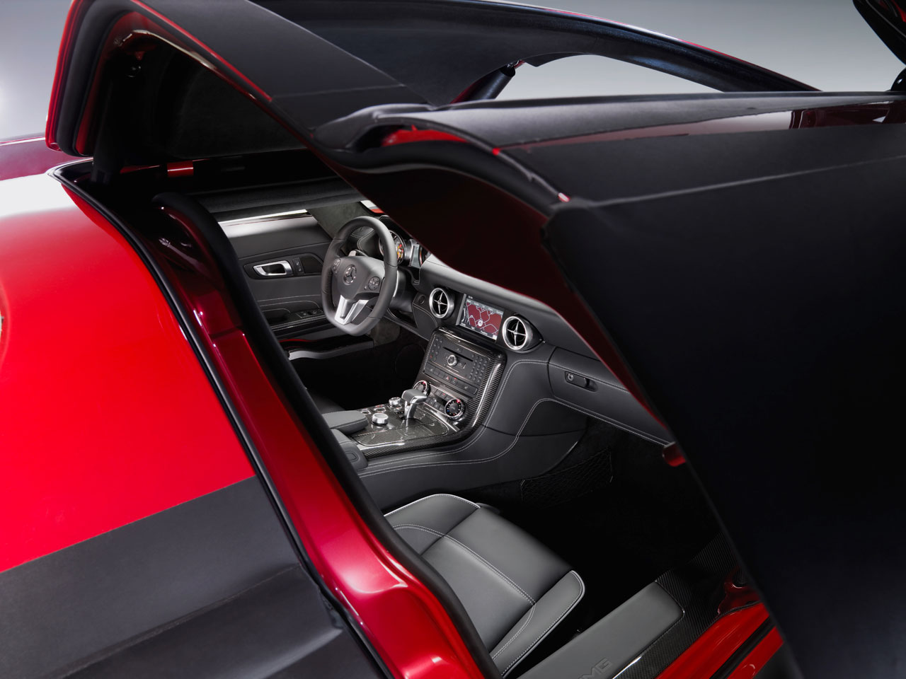 Mercedes-Benz SLS AMG (2010): Крыло чайки
