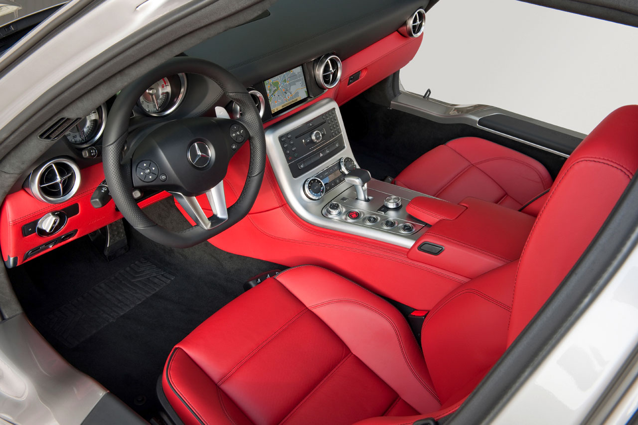 Mercedes-Benz SLS AMG (2010): Крыло чайки