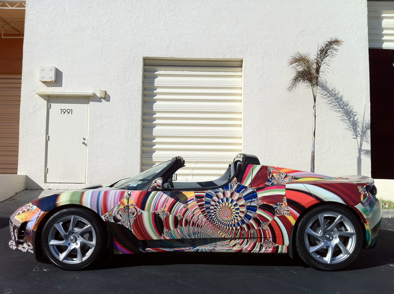 Tesla Roadster Art Car bay Laurence Gartel (2010)