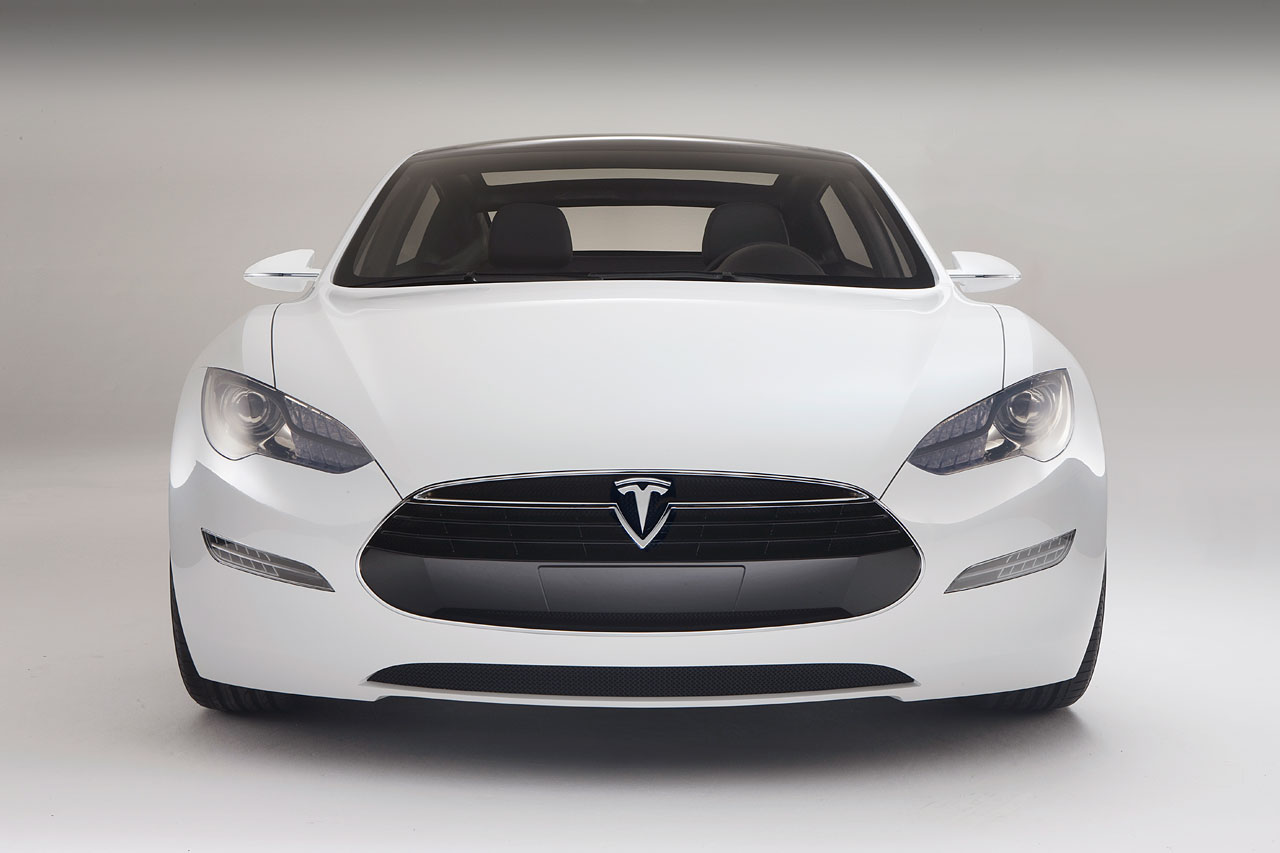Tesla Model S: Электрический седан