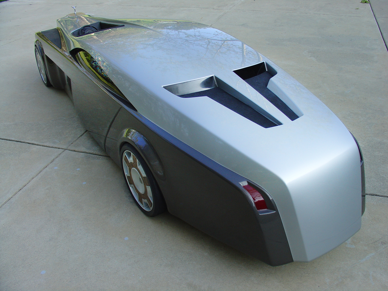 Rolls-Royce Apparition (2005) - Только в таком ракурсе Rolls-Royce Apparition начинает походить на машину в привычном нам понимании