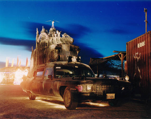 Carthedral by Rebecca Caldwell (2000): Готический собор на колесах