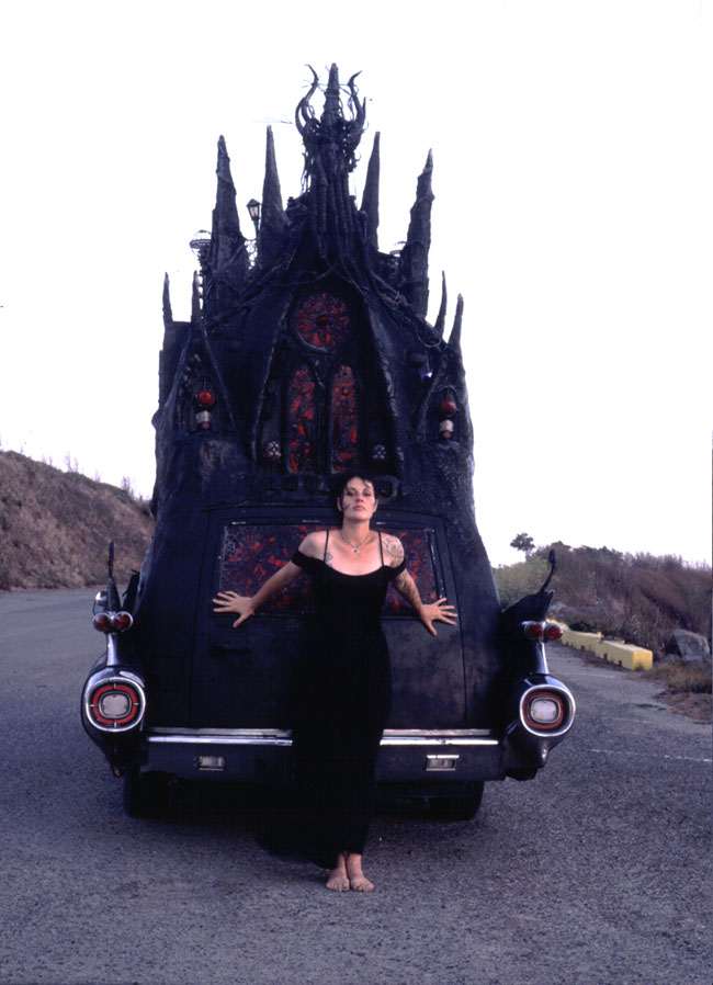 Carthedral by Rebecca Caldwell (2000): Готический собор на колесах