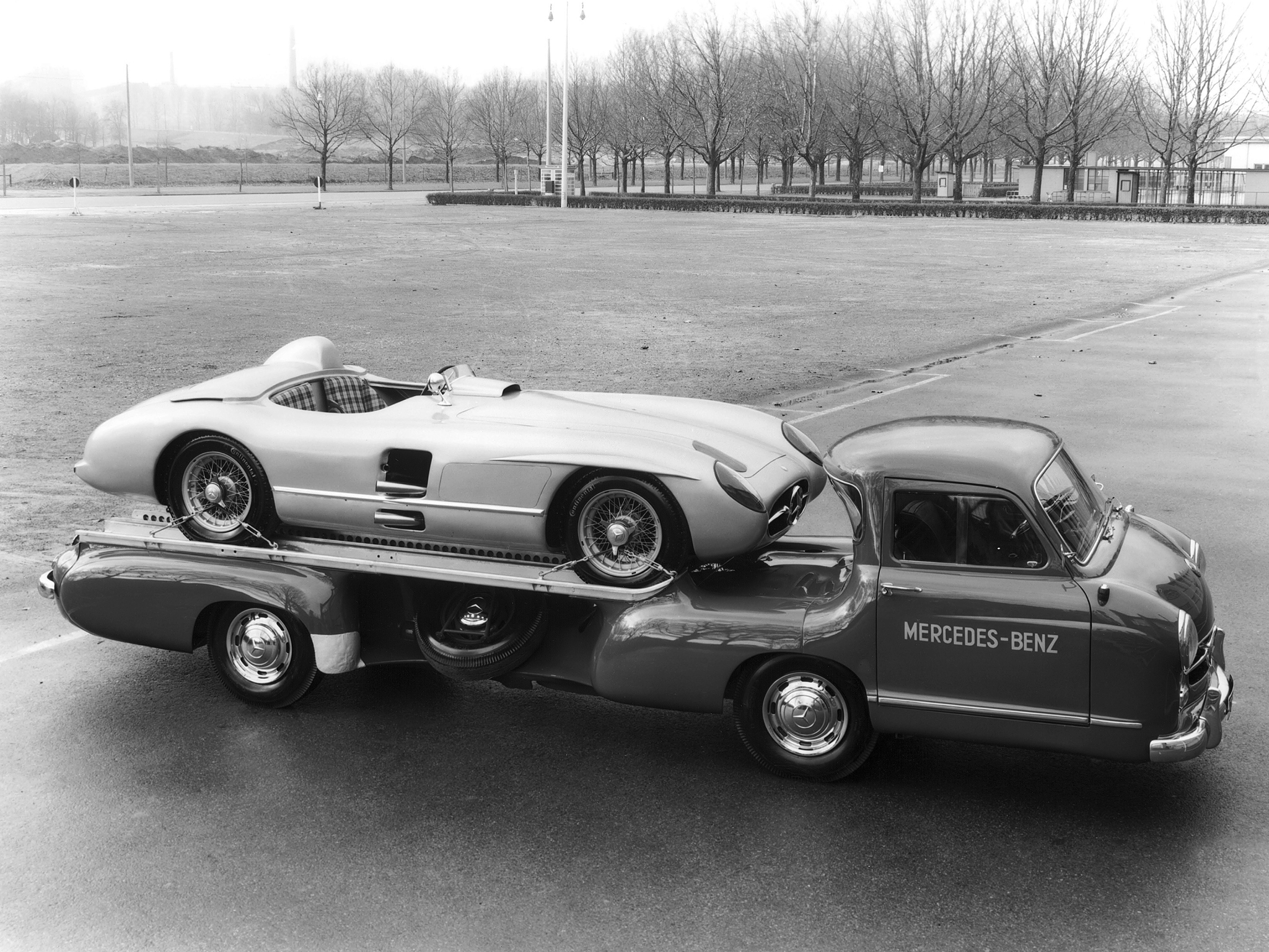 Mercedes Benz “Blue Wonder” racing-car transporter (1954)