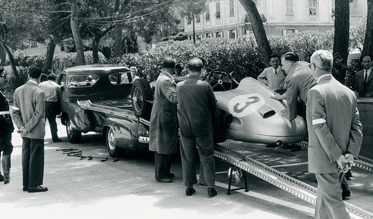 Mercedes Benz “Blue Wonder” racing-car transporter (1954)