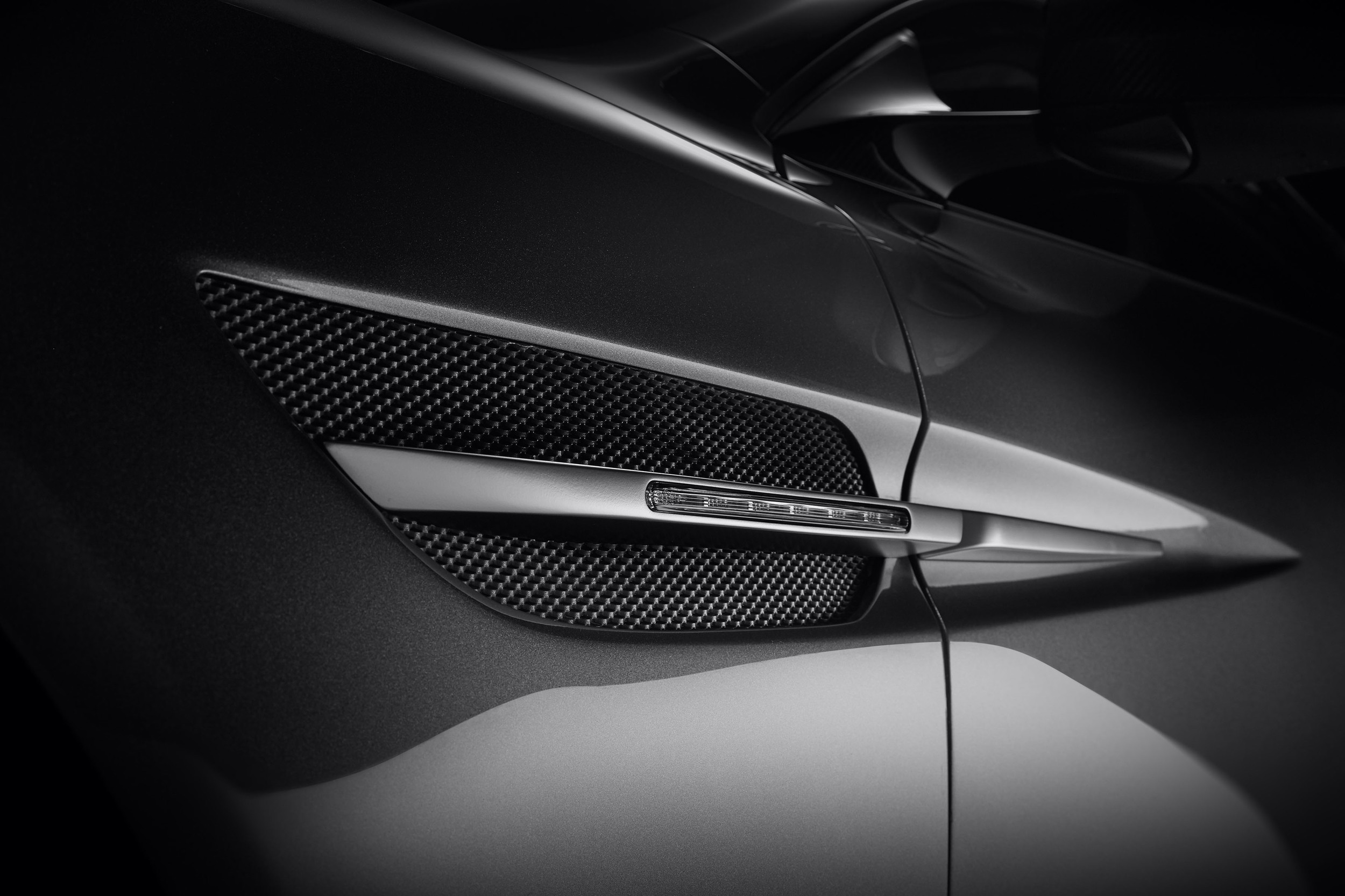 Aston Martin Vanquish V12 'Thunderbolt' (2015): One-Off designed by Henrik Fisker