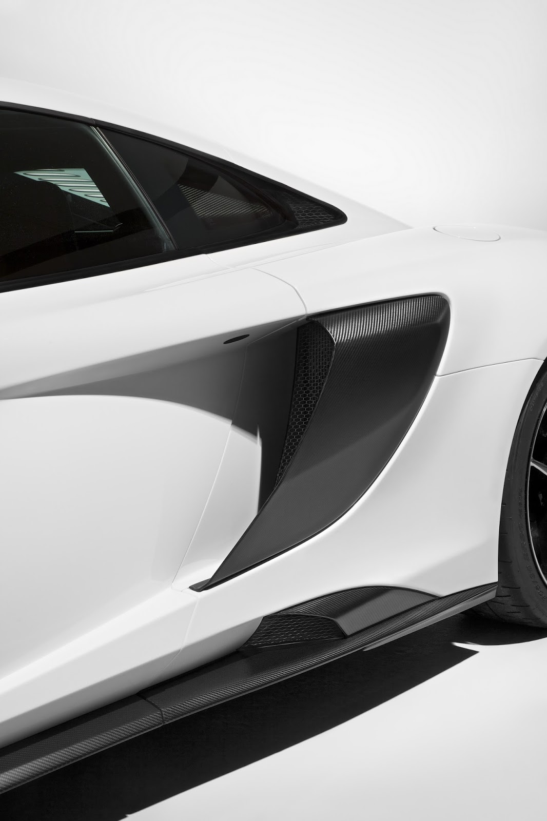  McLaren 675LT (2015)