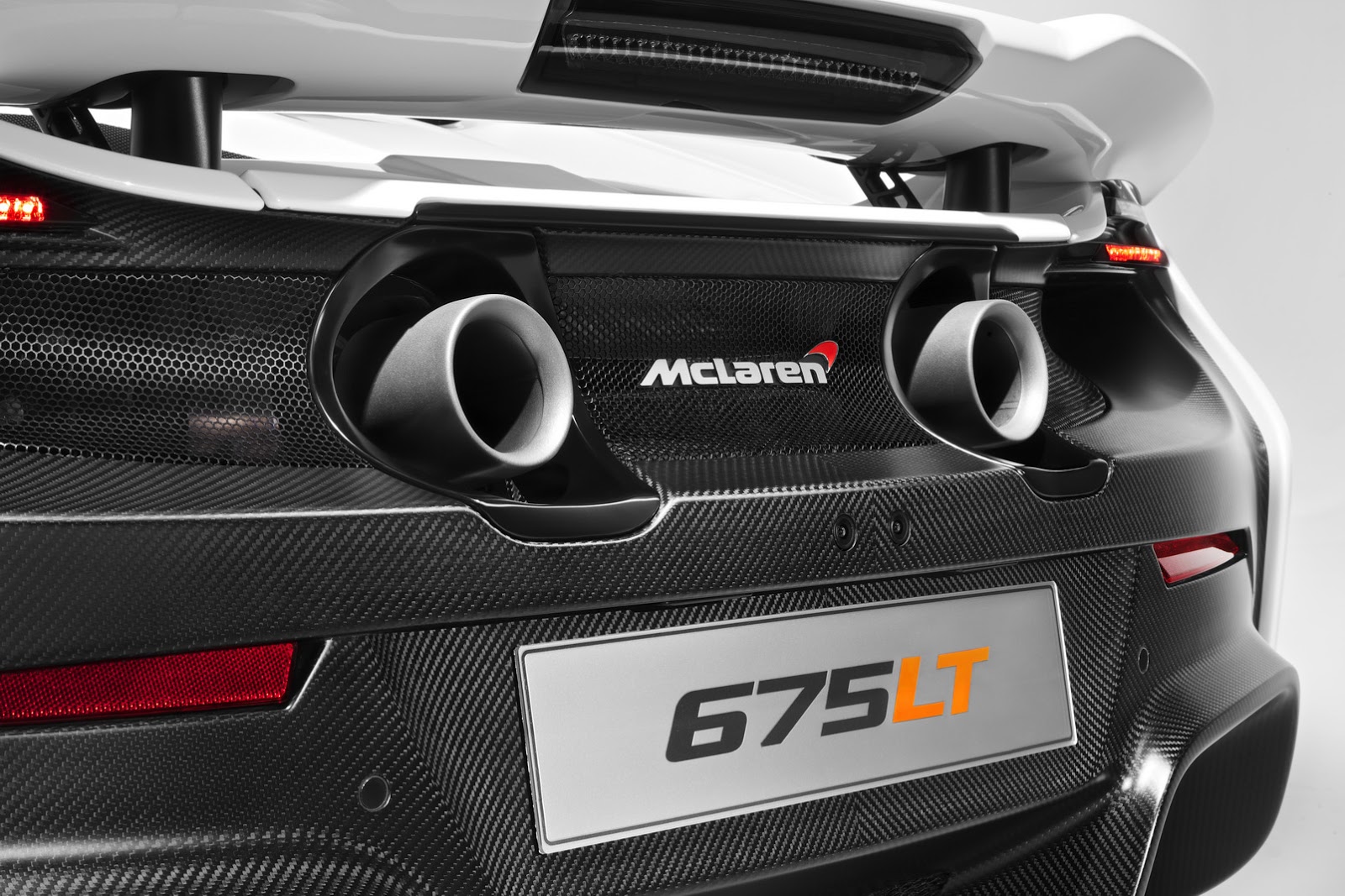  McLaren 675LT (2015)