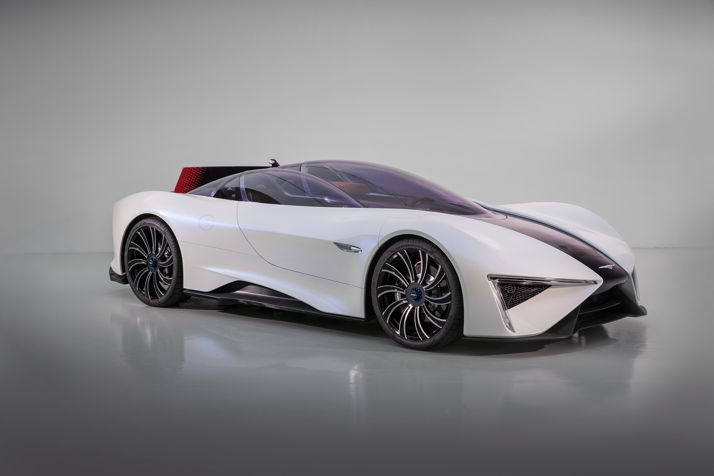 Techrules Ren (2017): Designed by Giorgetto and Fabrizio Giugiaro