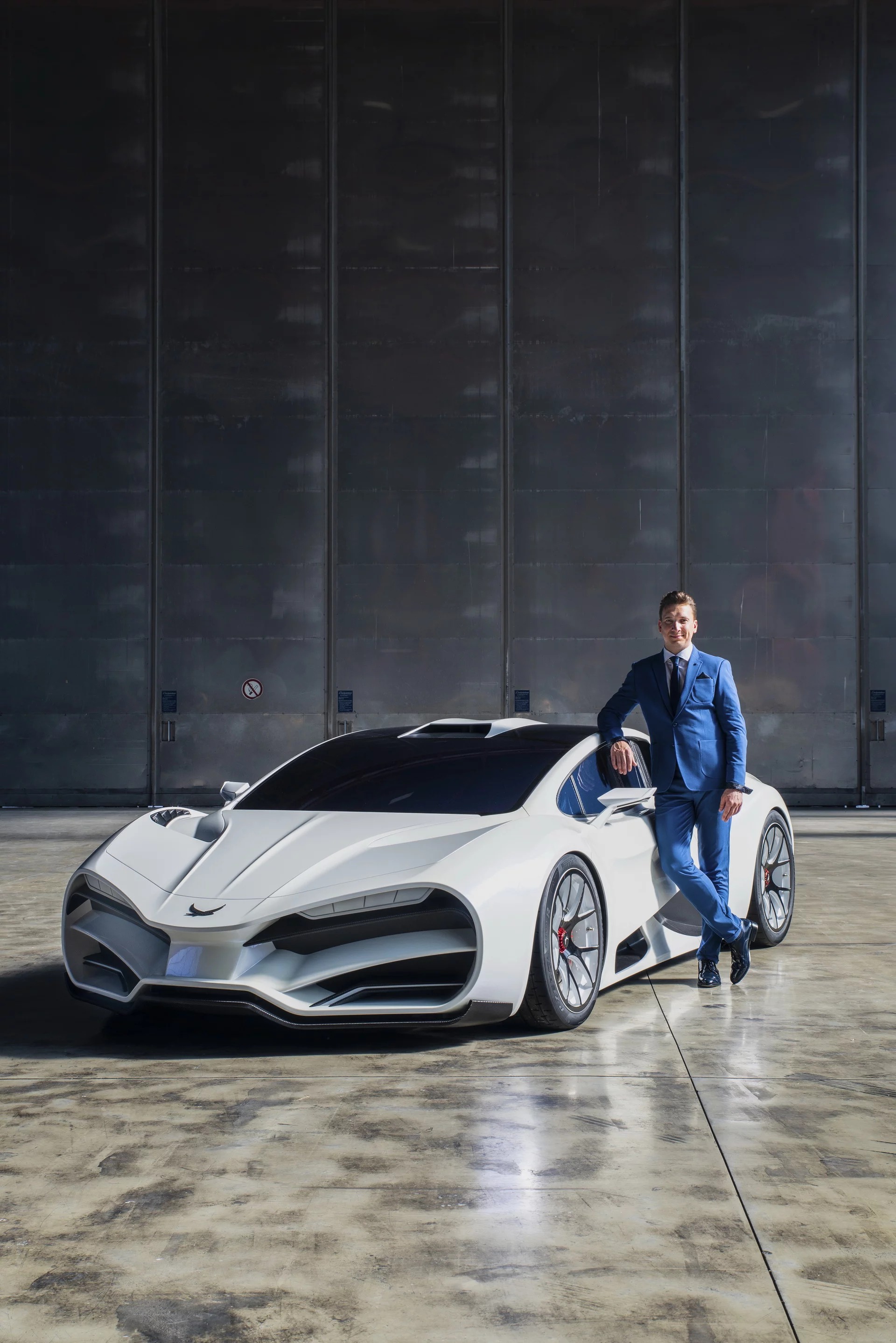 Milan Red: Маркус Д. Фукс босс Milan Automotive GmbH