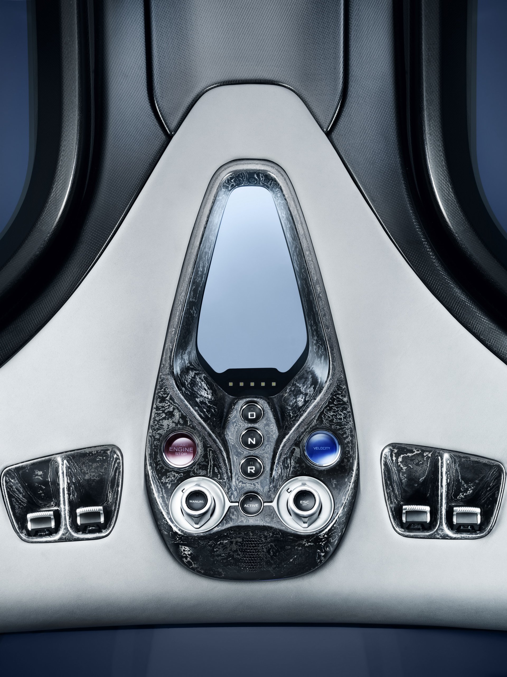 McLaren Speedtail (2018) - На потолке — кнопки переключения передач
