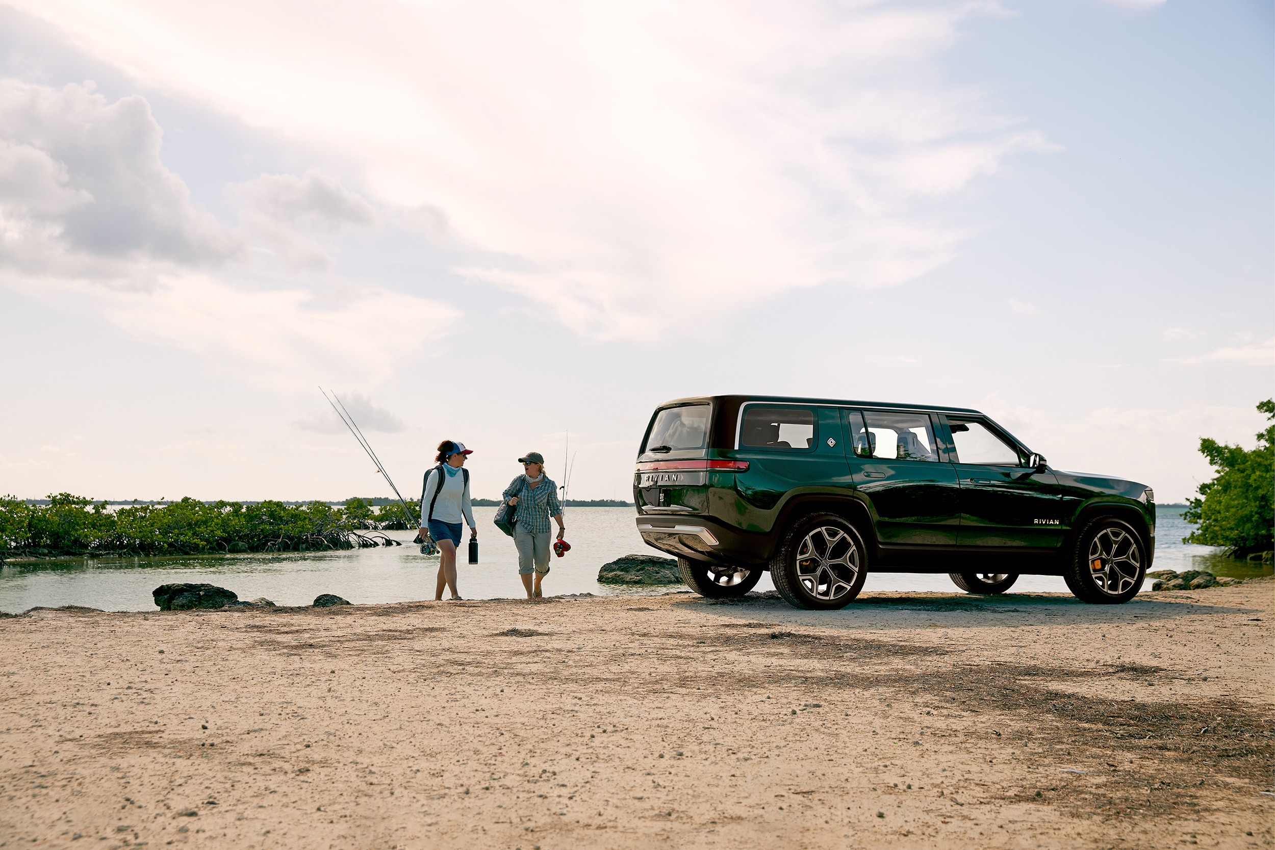 Rivian R1S (2020): 7-Seater Electric SUV