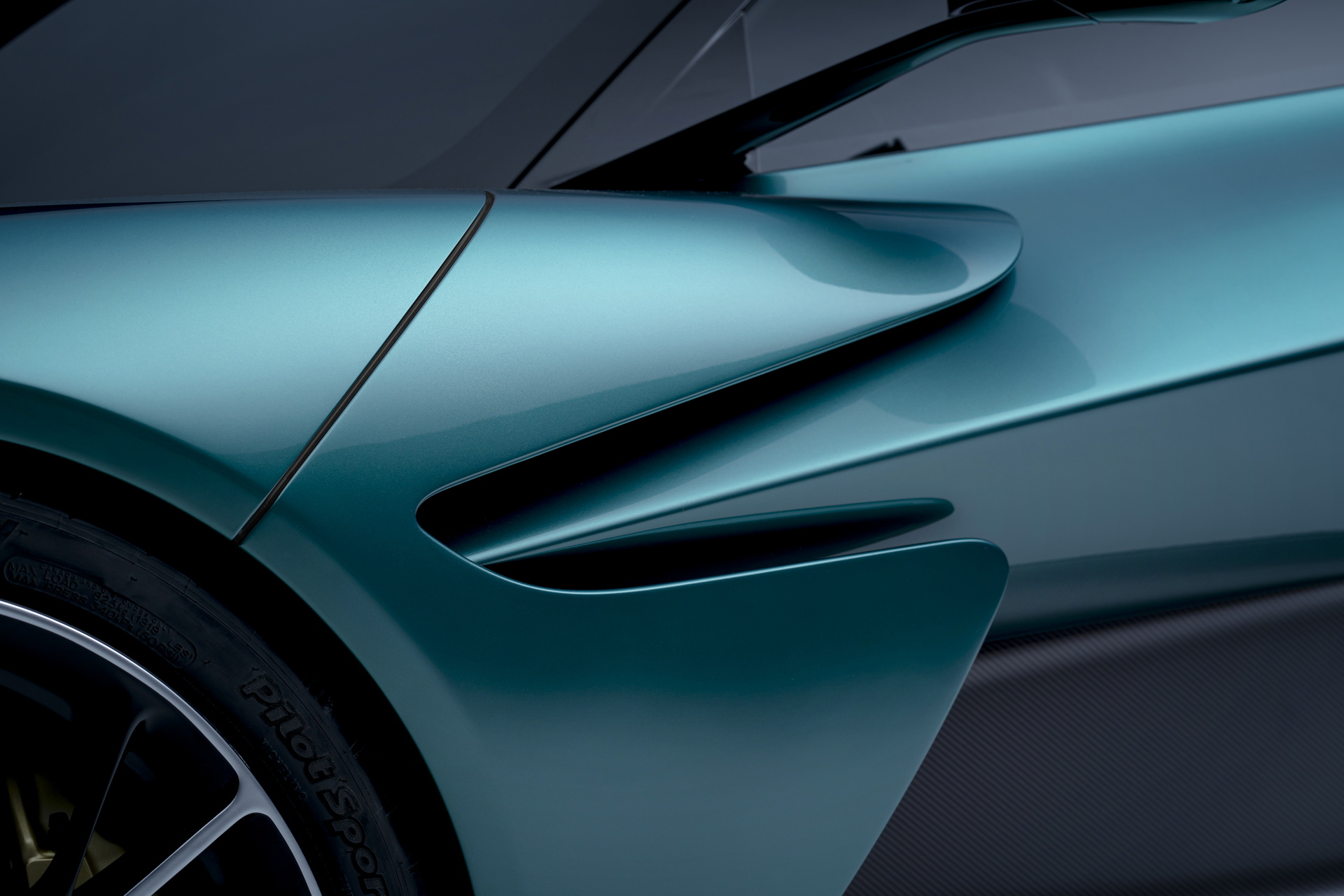 Aston Martin Valhalla (2021)