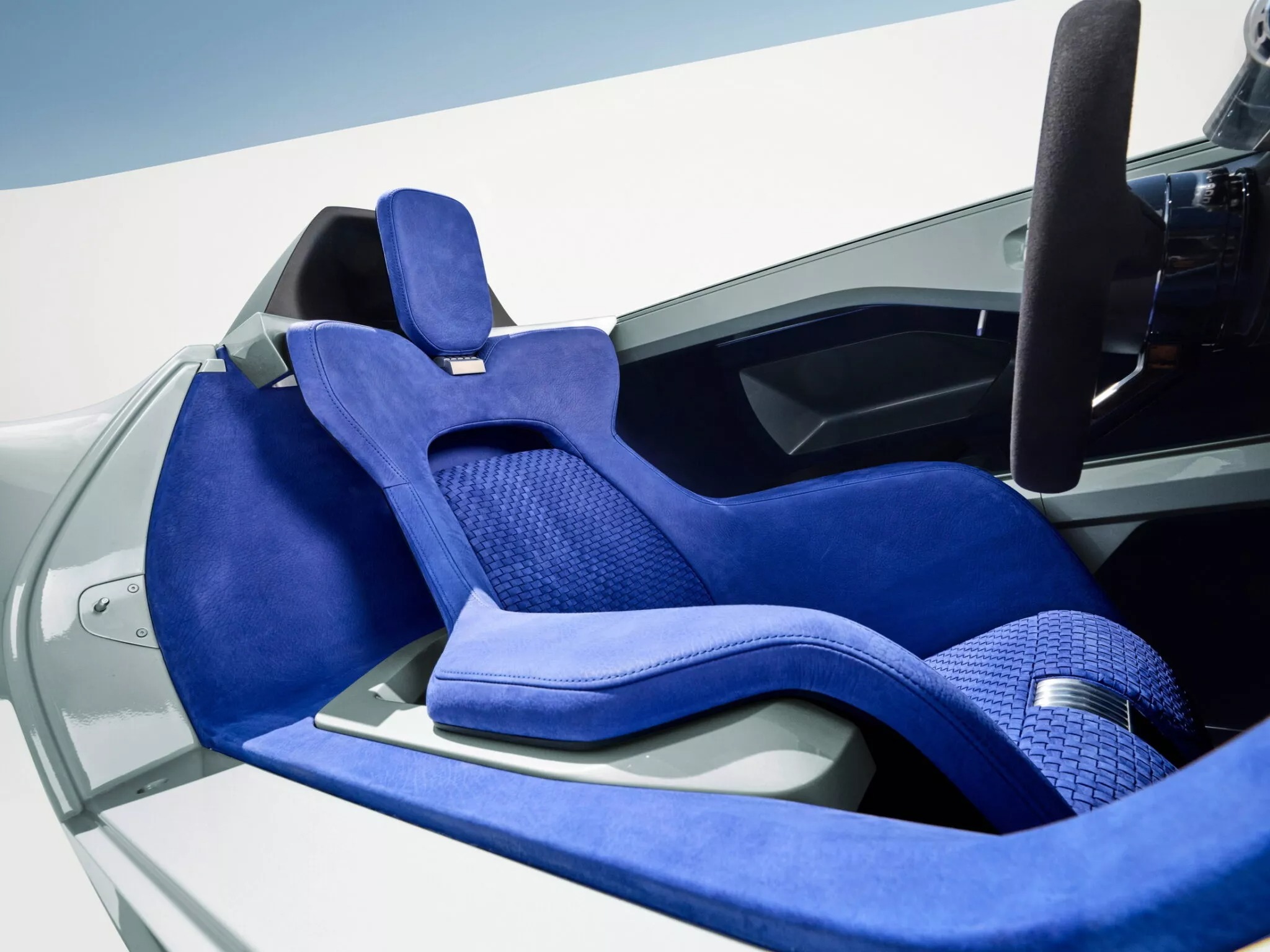 Triumph TR25 by Makkina (2023) – Interior