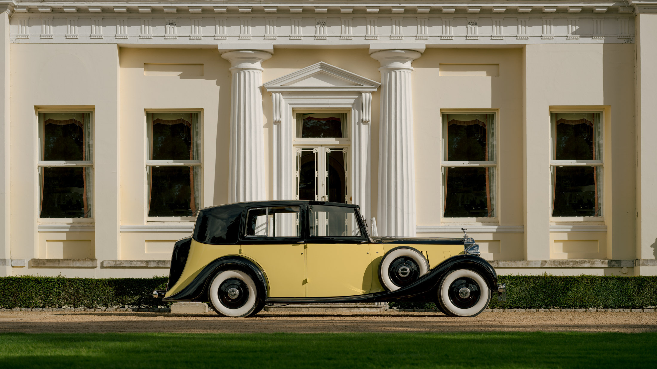 Rolls-Royce Phantom ‘Goldfinger’ (2024) – Auric Goldfinger’s 1937 Phantom III Sedanca de Ville
