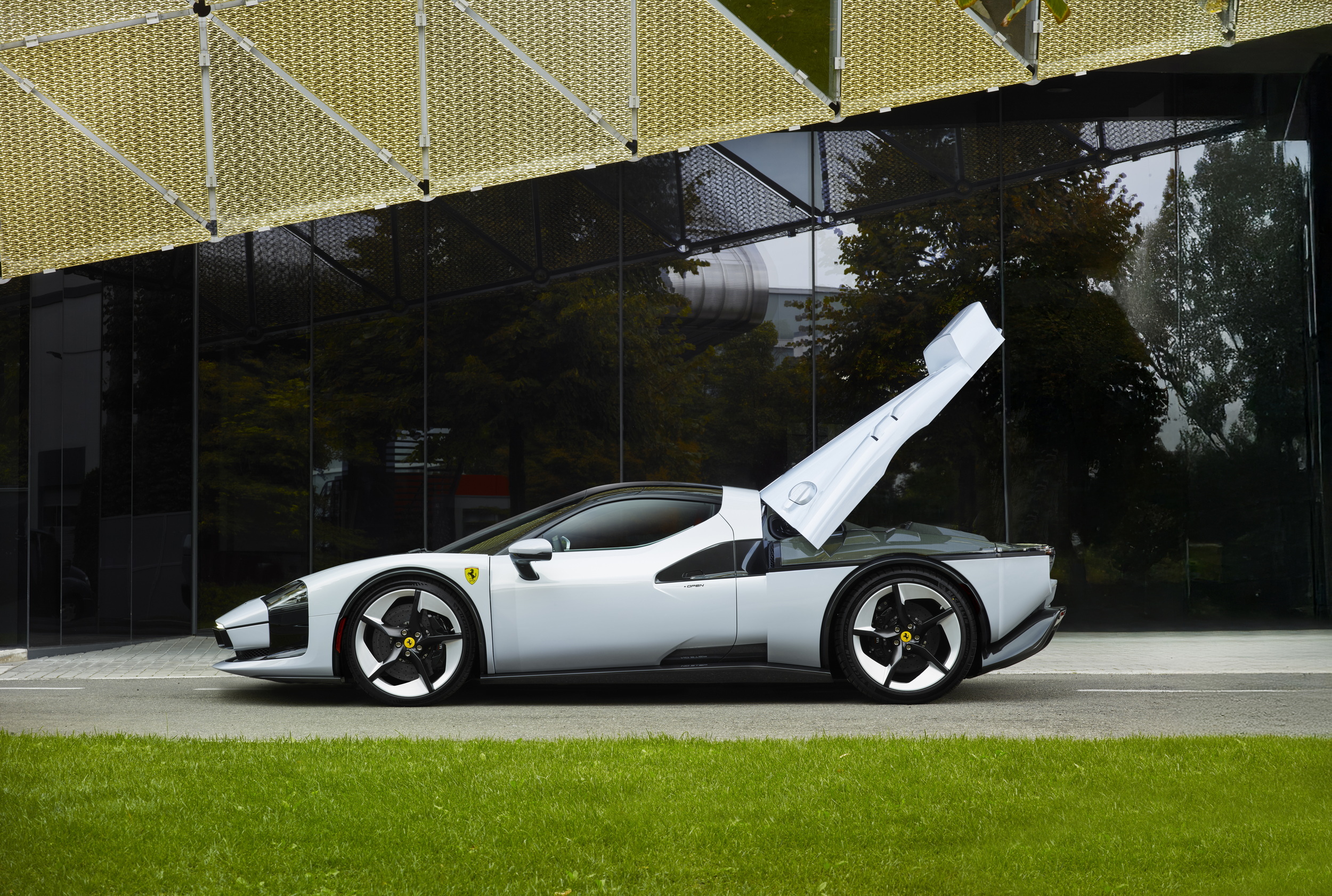 Ferrari SC40 (2025)