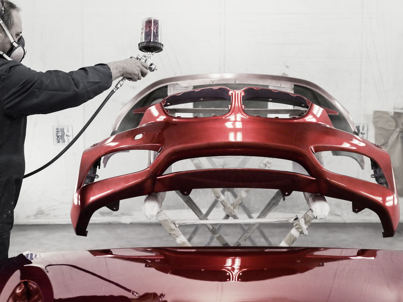 BMW Zagato Coupé, 2012 - Painting the 'Rosso Vivace' exterior colour in Milan 
